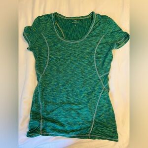 Athleta run/cycle/swim shirt med